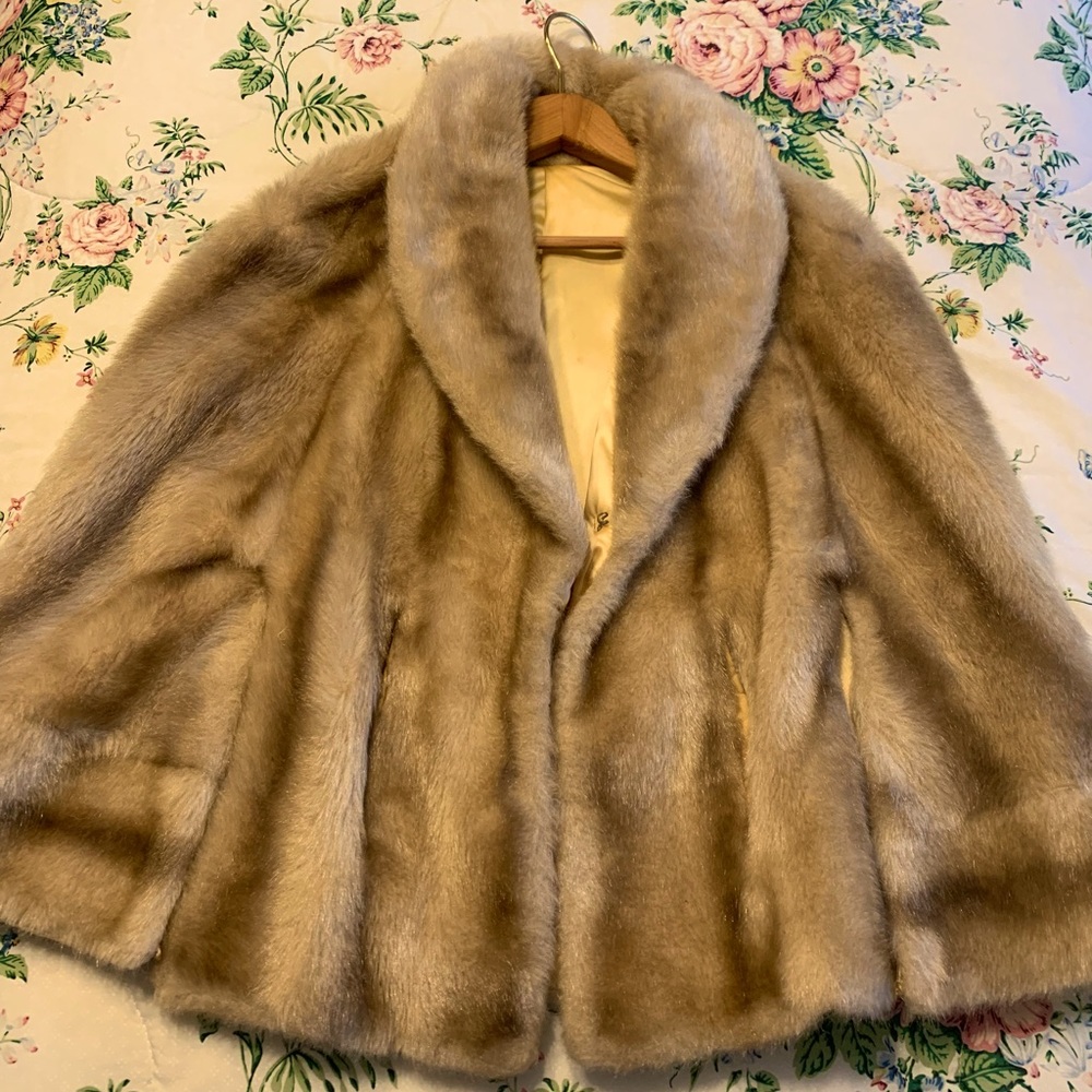 SALE!! Vintage Faux Fur Wrap